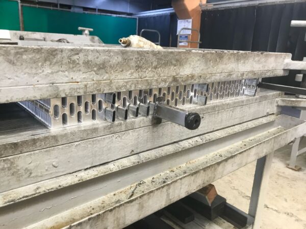 Mesa de montaje de aletas