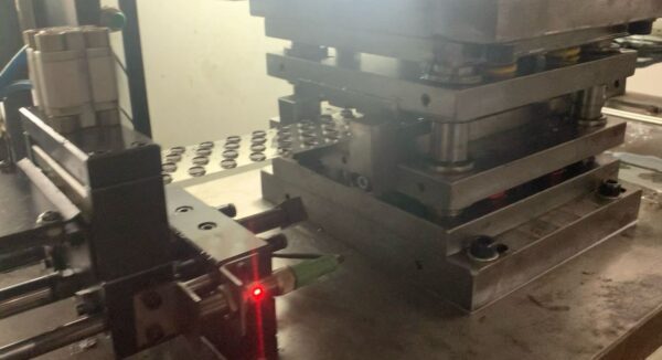 Prensa Aletadeira Estampadeira Automática - Imagem 7