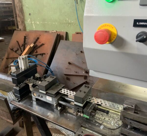 Prensa Aletadeira Estampadeira Automática - Imagem 8