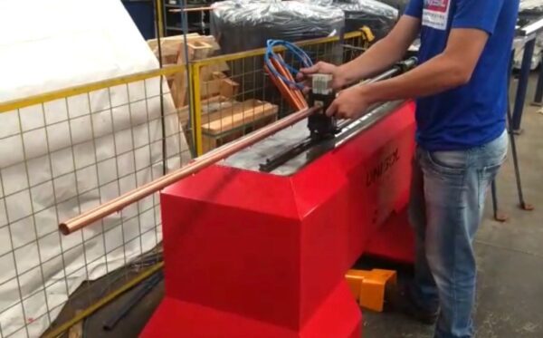 Máquina para Furação e Repuxo de Tubos  Placas Solares - Imagem 3