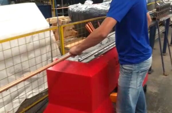 Máquina para Furação e Repuxo de Tubos  Placas Solares - Imagem 4